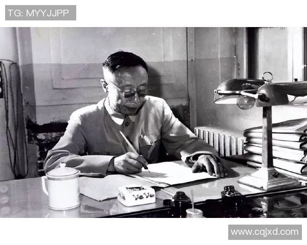 溥仪足球的传奇故事与历史背景探秘：从皇帝到球场的跨越之旅